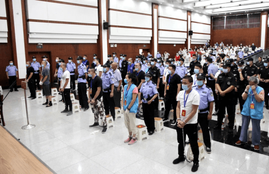 该组织采取暴力手段或者以暴力相威胁,先后在禹州市市区及梁北镇,火龙