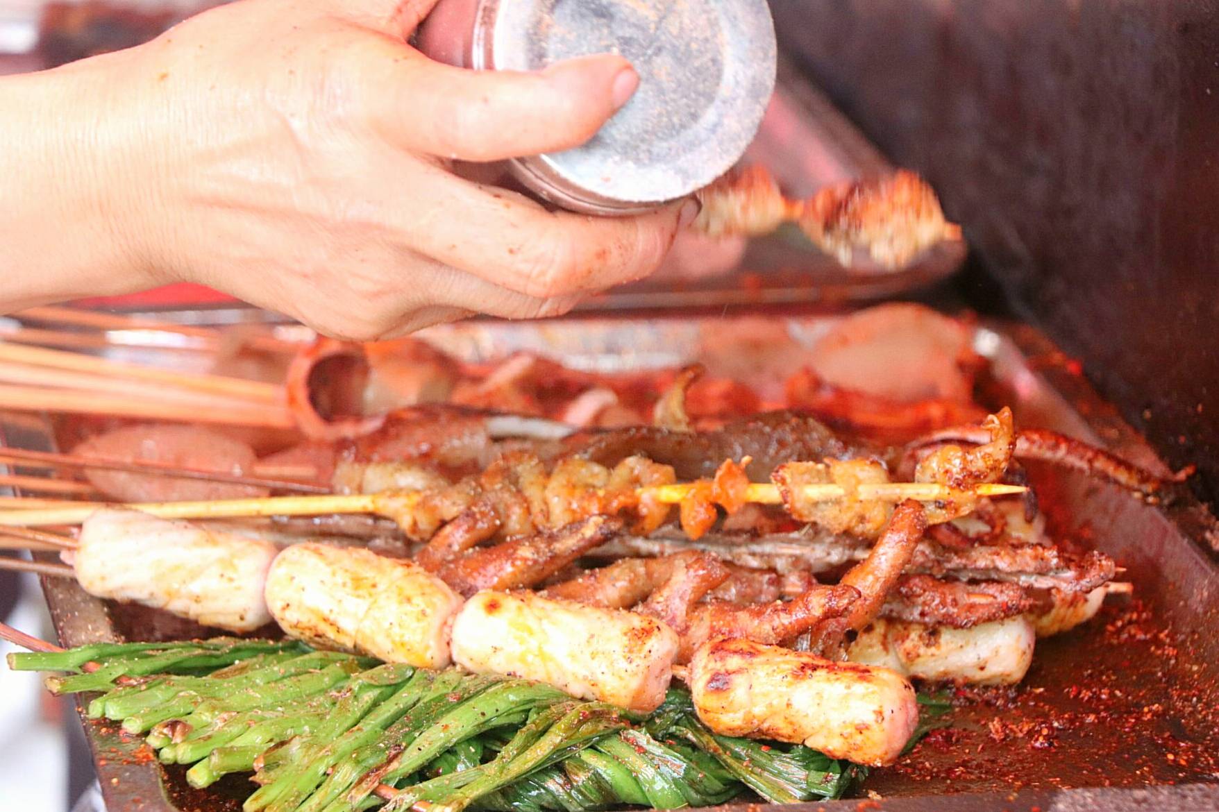 丽江|堪称老丽江代表！【细数丽江地摊美食】白天就开炉！这家烧烤摊藏在市场20年