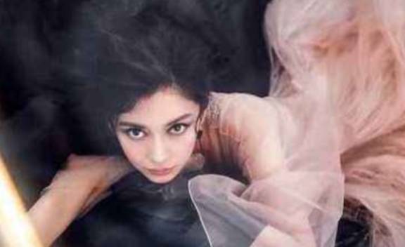 直视|baby化“烟熏妆”拍大片,原以为不忍直视,结果却沦陷了