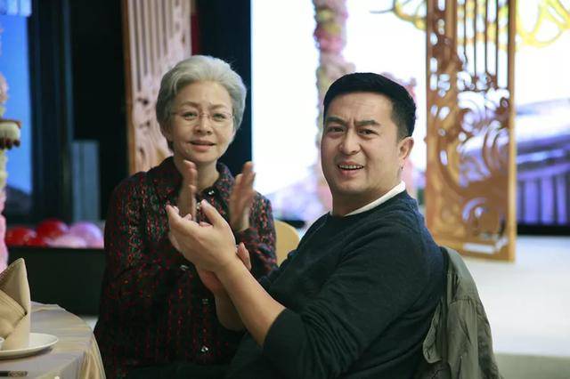 后来找她的,都只能演比自己小几岁的男演员的妈妈.