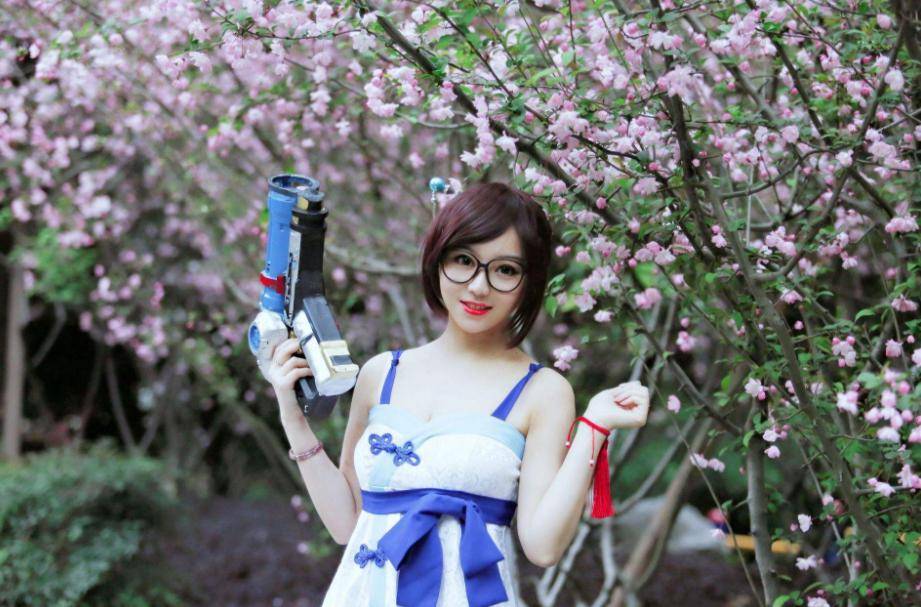 节目|原创炉石开始搞综艺了？看玩游戏姿势算单身时间，女超管现场压阵