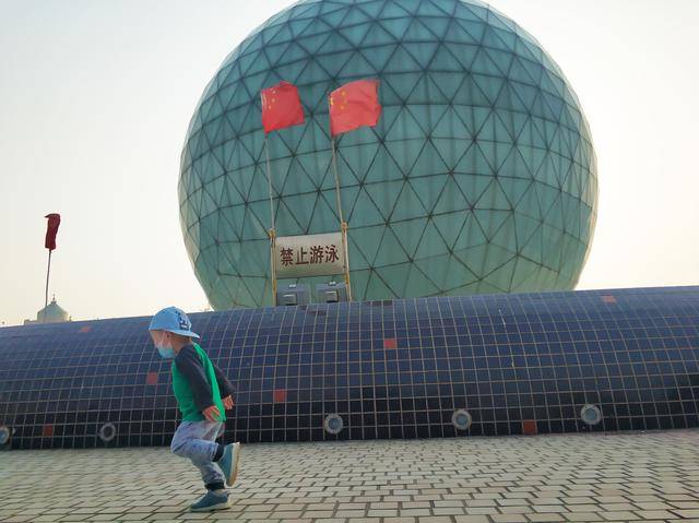 北京这个大球火了,是全国最大的球形建筑,夜晚如同一颗夜明珠_西红门