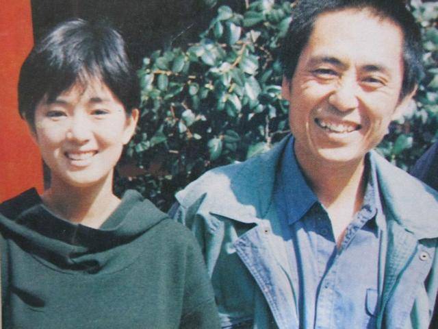 55岁巩俐近照罕曝光，身材走样弯腰驼背被热议，