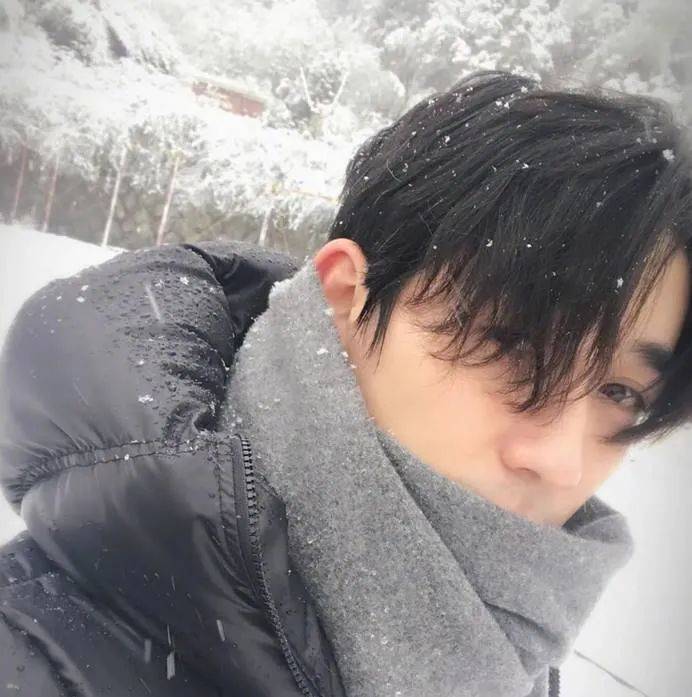 龙的|原创演技戳人、宠粉无敌，这样的朱一龙谁不爱？