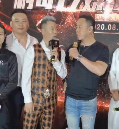 杨坤须发皆白显苍老,直播带货被网友吐槽沦落成网红
