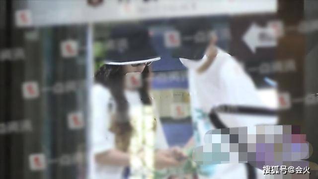 男友|原创?00后女星恋情疑曝光，与大6岁男友严禹豪同回公寓，似乎同居已久