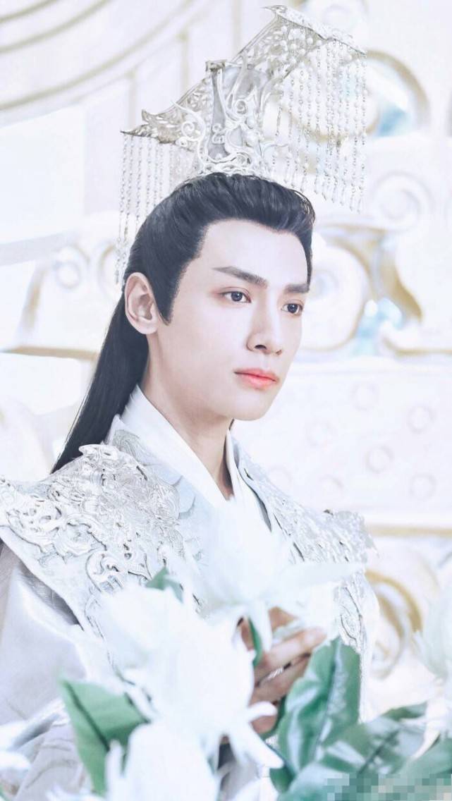 造型|原创《香蜜》罗云熙白衣婚服孤冷出尘，到了《皓衣行》红色婚服却更帅