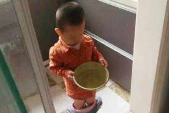 妈妈|定是在作妖？”这些行为让父母哭笑不得“宝宝静悄悄