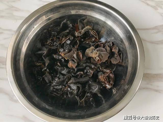 原创泡木耳一定要掌握这技巧水中加两样食材5分钟泡好后悔才知道