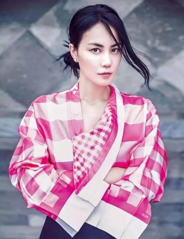 王菲公开逼婚上热搜,51岁的她终于找到幸福?