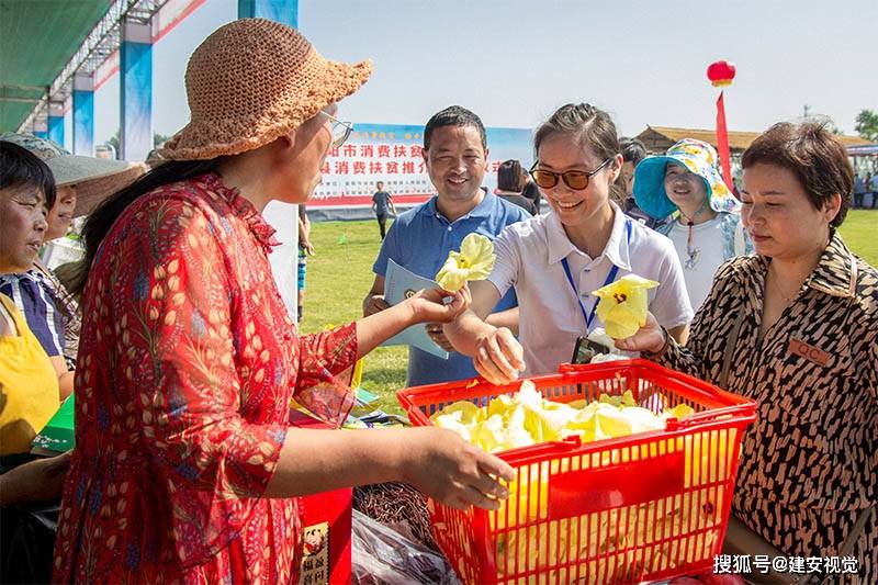 河南安阳"以买代帮"促进扶贫产品销售,举行"消费扶贫活动月"启动仪式