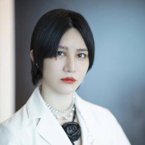 花朵|尚雯婕水钻花朵眼妆上热搜了？是怎么回事？