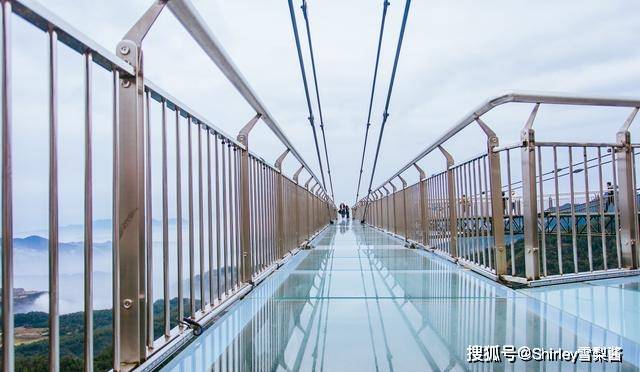 安全事故屡出玻璃栈道被多家景区封杀扎堆修建的乱象该叫停了吗