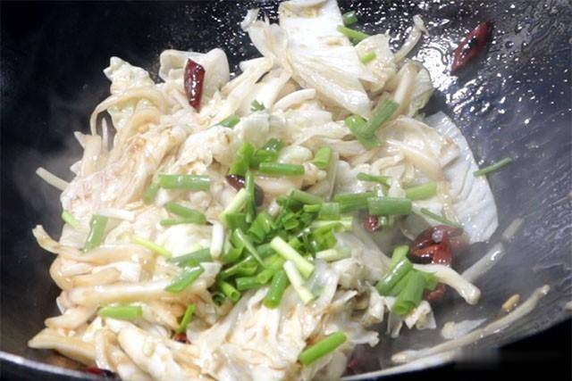 酸辣白菜的做法大全视频教程 0d7a8c2d906f44918f8be7ee99af6362.jpeg