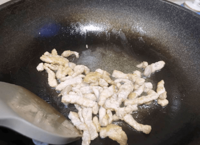 鱼香肉丝家常做法不油不辣 11dc0c2f3ad9456ea624edb8afaeaf40.png