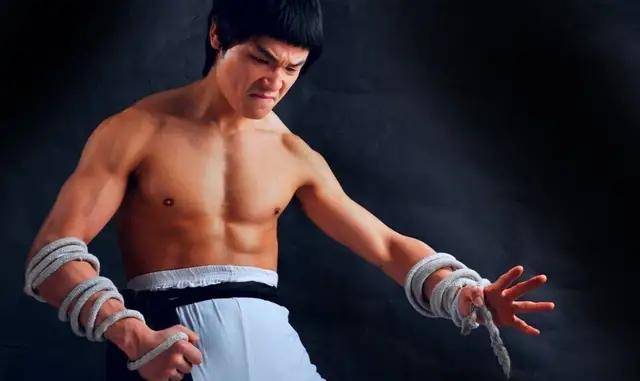 鹿晗|原创现代李小龙痛批张雨绮：离了两次婚的女人，你有啥资格力挺鹿晗