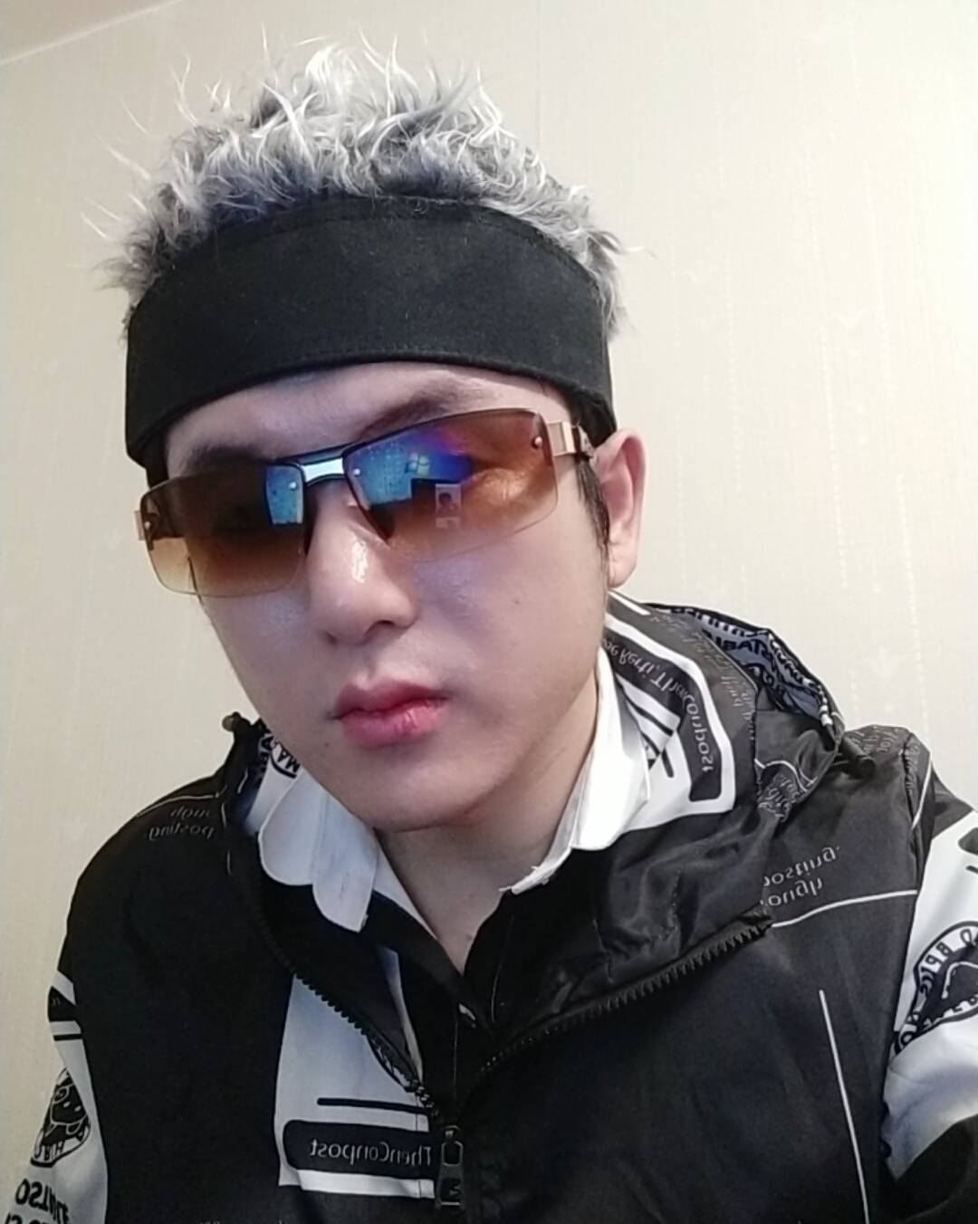 汤姆克鲁斯|原创武僧一龙粉丝：诗人余秀华长得并不丑，完全配得上汤姆克鲁斯