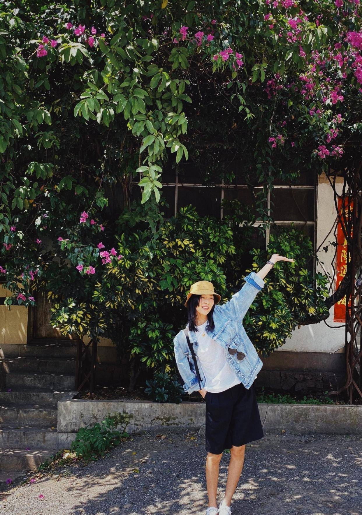 周迅|罕见同框！周迅穿6400碎花裙很少女，刘雯699外套依旧时髦