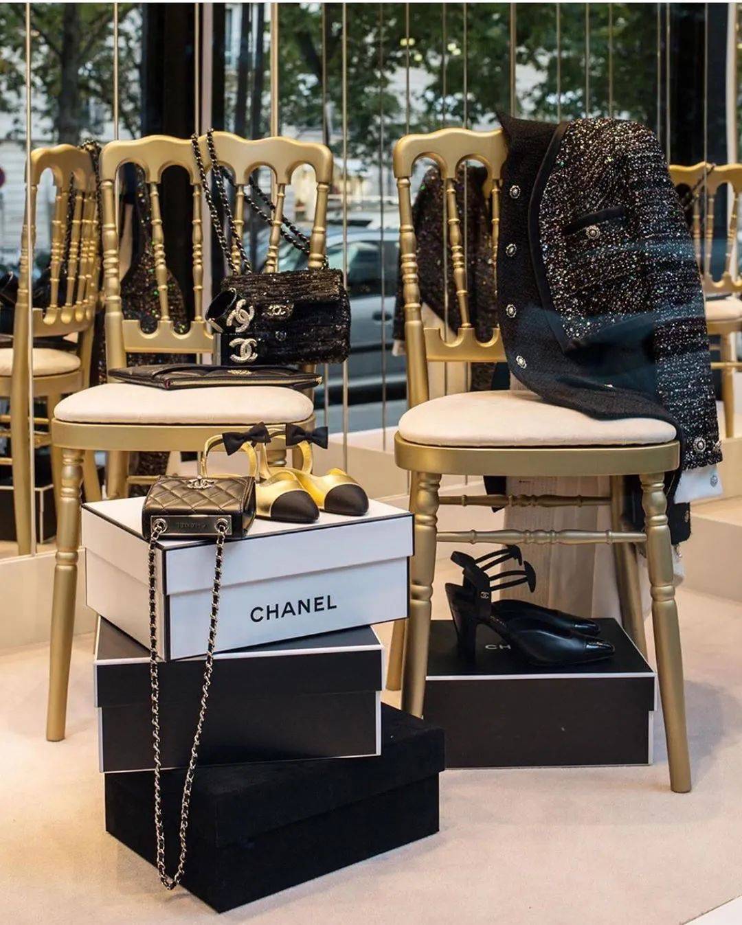 摊位|酷 ！“ 脏、乱、差 ” 的地摊如何逆袭成为“高级移动商店”