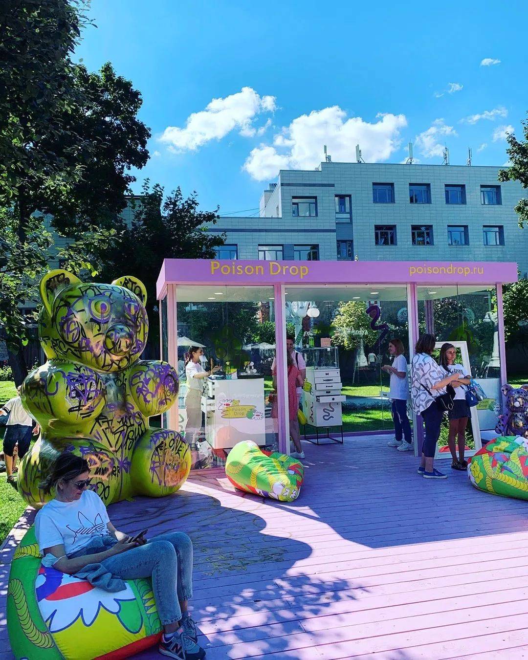 摊位|酷 ！“ 脏、乱、差 ” 的地摊如何逆袭成为“高级移动商店”