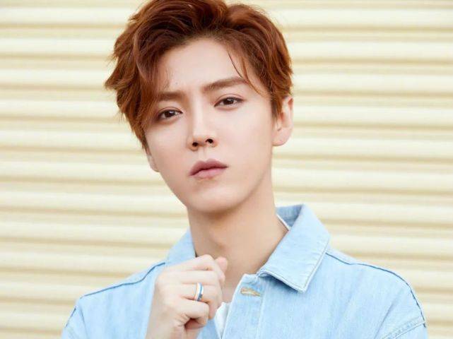 鹿晗|为跟前老板暗中较量，被嘲蹭热度无底线的她冤不冤？