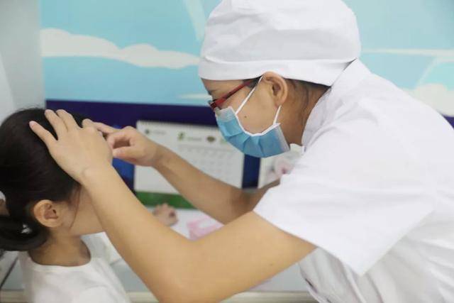 口气|导致娃口气不清新的原因,家长要知道宝宝每天刷牙但却有口臭
