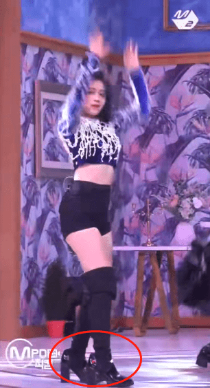 高跟鞋|ITZY造型师怎么回事?给留真穿不合脚高跟鞋,这样也没见留真划水