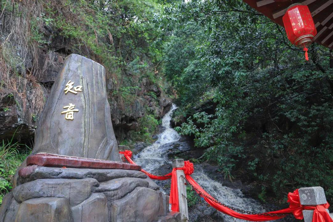 观音山上观山水,有山自然也有水,位于老仙岩上方50米处的 36级瀑布,从