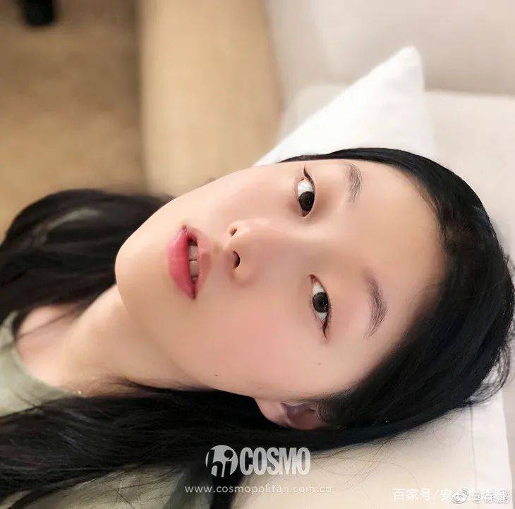 虽然是单眼皮,但充满个人特点的丹凤眼,使得姜又宁的自然与灵动感一分