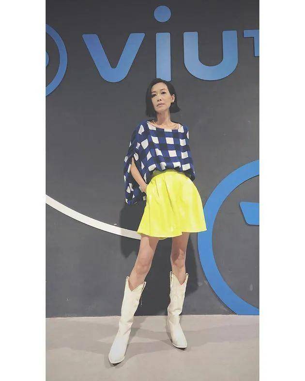 脸色|原创谢霆锋48岁前女友瘦到脱相，皮包骨脸色黑黄，结婚多年仍无子