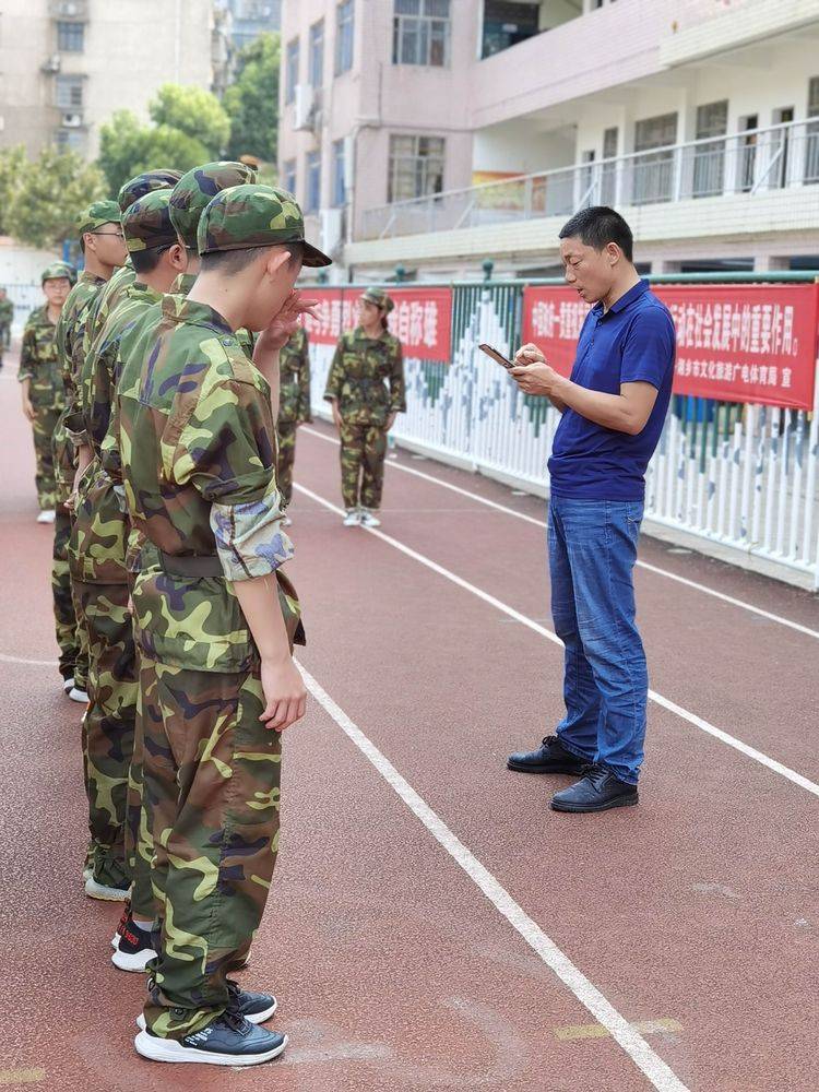 师情润|【湘乡一中军训录】DAY3 军训炼我意志，师情润我心田