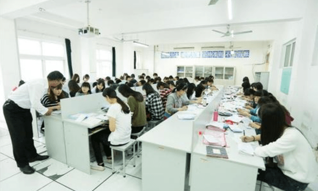 什么大学毕业就是政府部门工作 3716c35608ab42be9fea5bc2ecb5e910.png