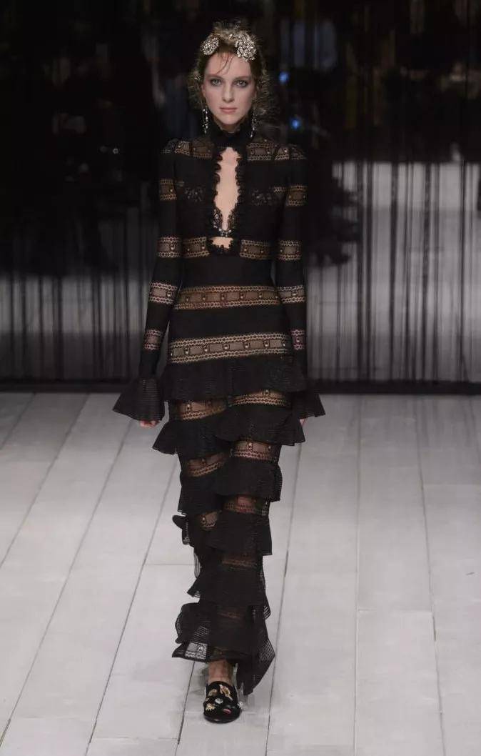 服装|设计灵感 |神秘暗黑的哥特风格