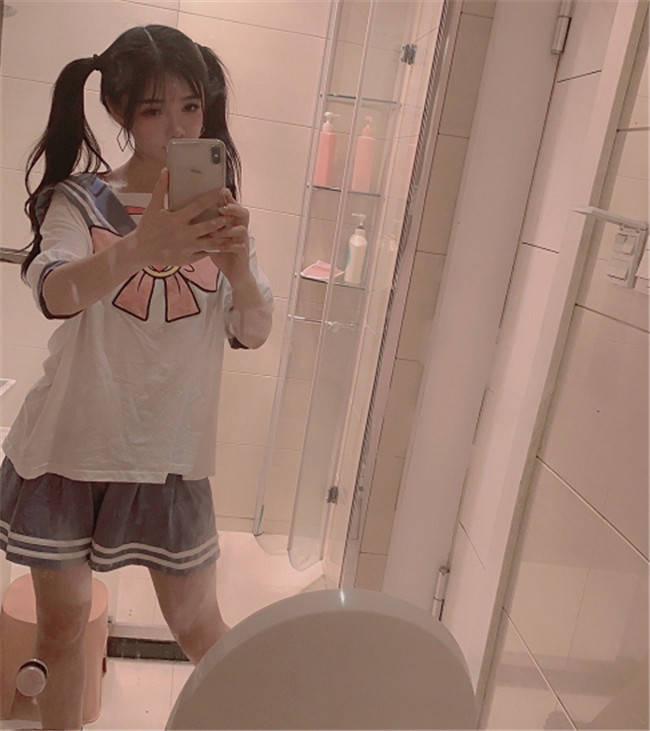 原创同是jk装腐团儿御姐范刘思瑶被批装嫩看到柔柔未成年吧