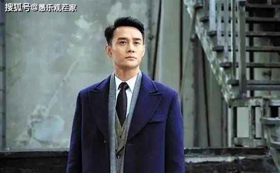 美女|原创王凯匆忙赶路被拍，原来是与两位美女聚餐，网友猜测其有新恋情