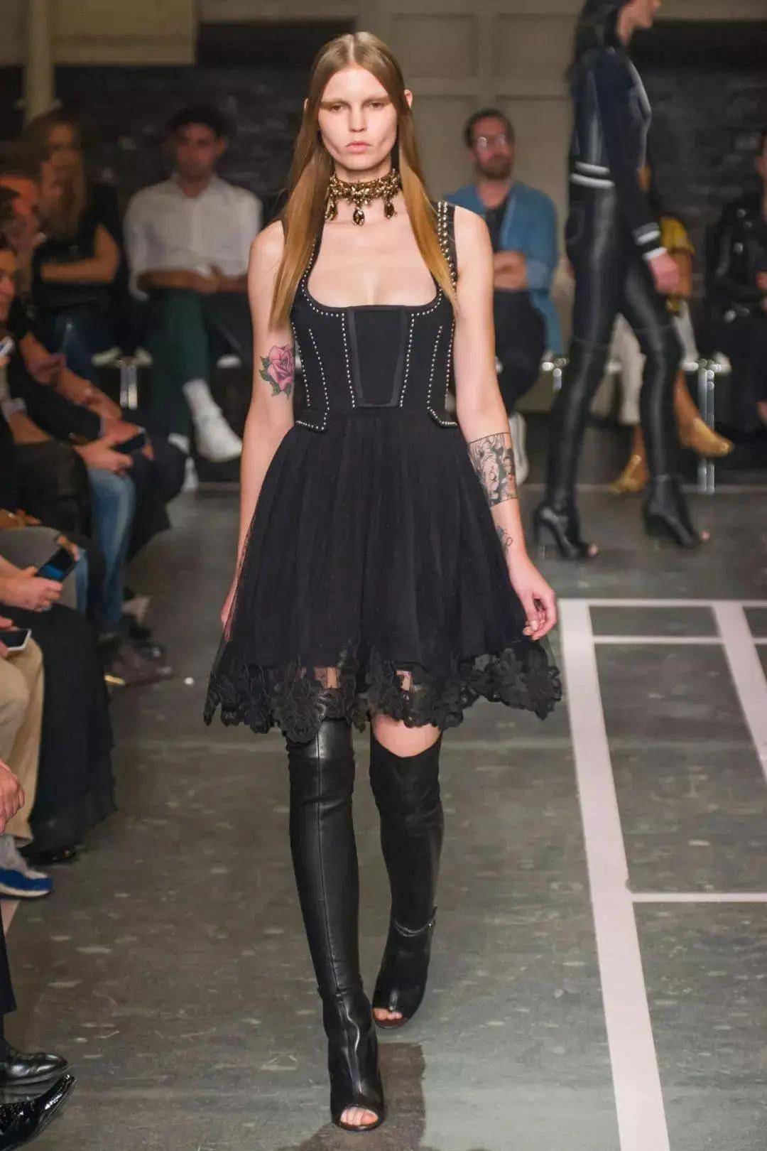 服装|设计灵感 |神秘暗黑的哥特风格