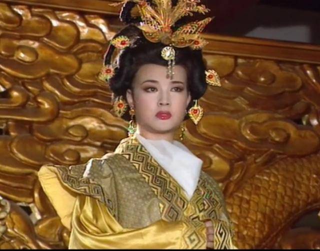 介绍一下本剧的主人公,刘晓庆饰演的武媚娘,在武媚娘变成武则天的道路