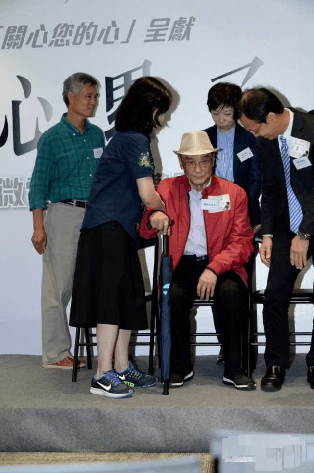 曾为 包青天 配音,86岁的香港配音王谭炳文因肺癌离世