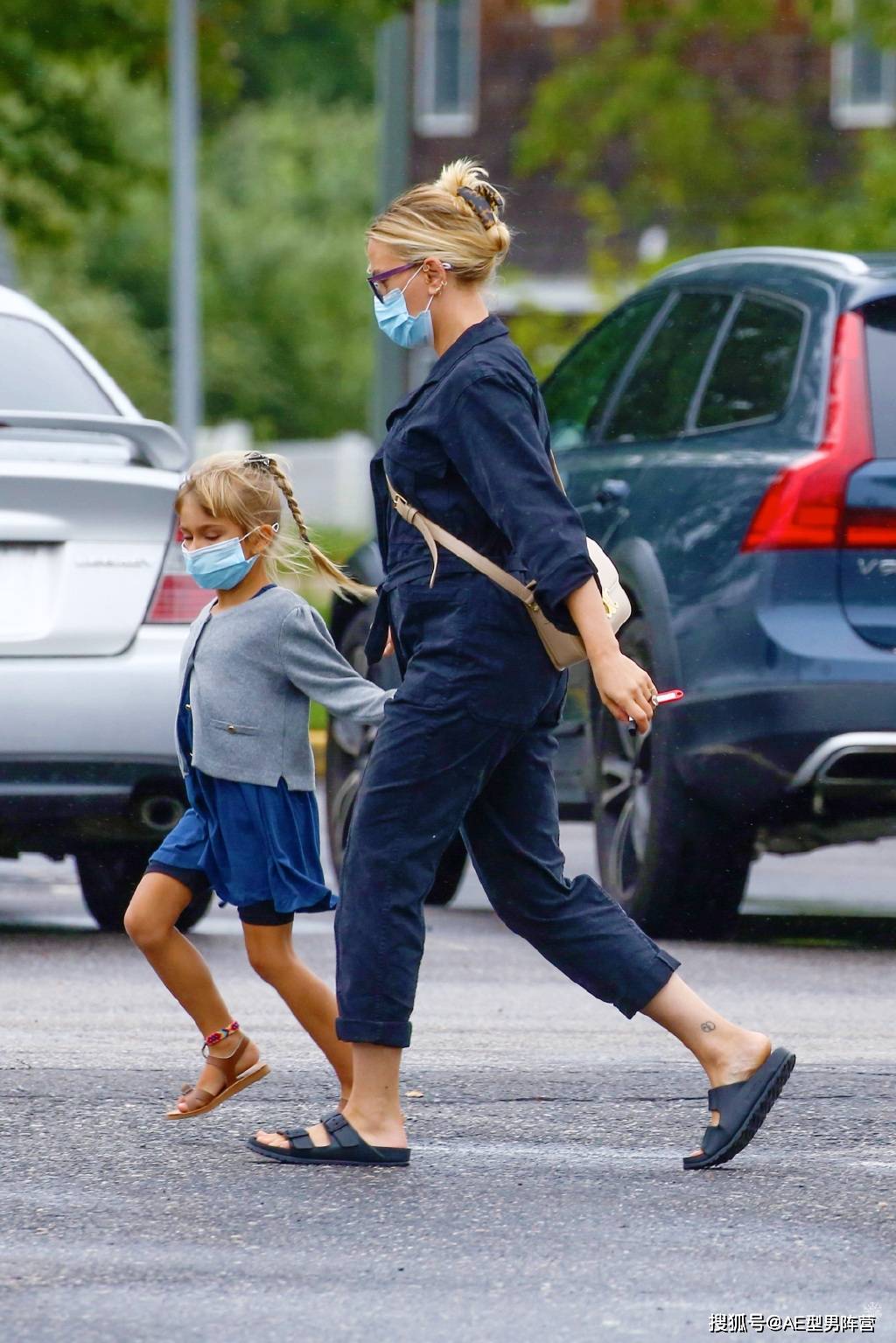 斯嘉丽·约翰逊|“寡姐”斯嘉丽·约翰逊带女儿出门!6岁小Rose,完美继承老妈气质