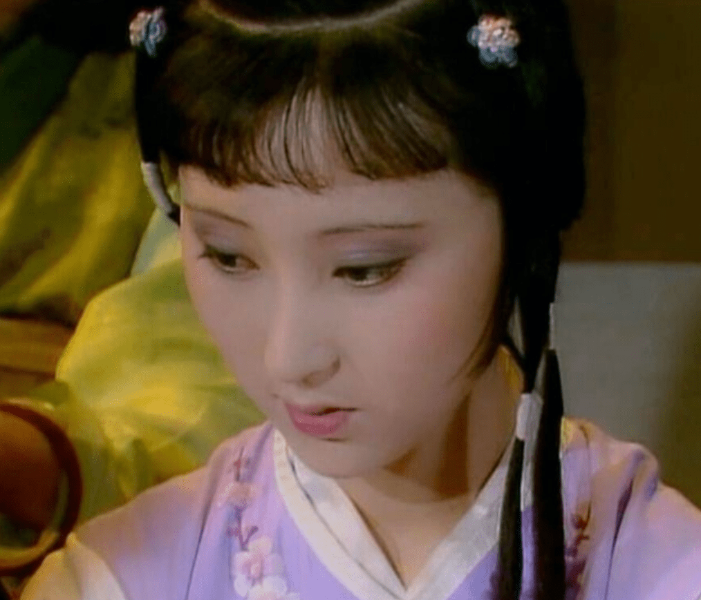 史湘云|史湘云特意嘱咐薛宝琴，毫无芥蒂的一句话，道出不敢说的真相