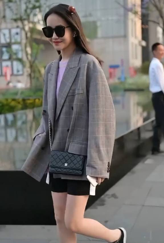 运动裤|“混搭风”悄然火起来了，西装＋运动裤，效果让人太惊喜了