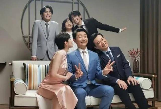 原创《以家人之名》李爸携贺梅拍全家福,尖尖,子秋练笑,凌霄厉害了