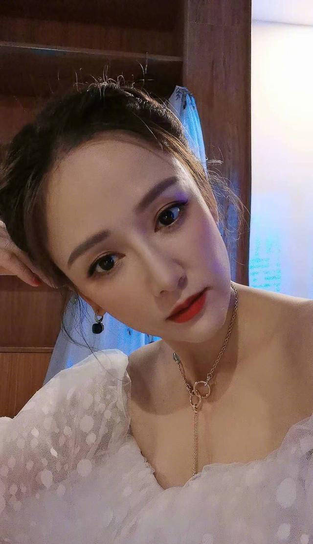 原创气质女神陈乔恩日常首饰惊艳耐看环形项圈简约复古美得惊艳
