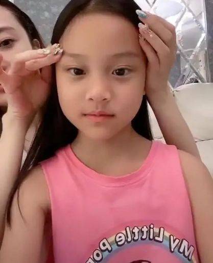 李小璐晒甜馨“张飞妆”,简直就是翻版贾乃亮