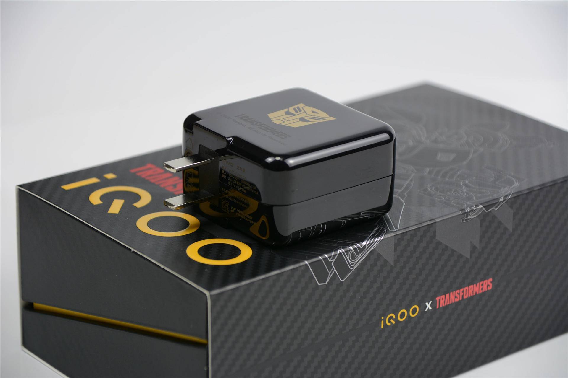 手感|iQOO 3变形金刚限量版，手感一流，要的就是这个范儿