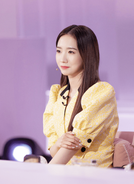 短裤|孟美岐不愧是“女团队长”,短裤秀出大长腿,个性低调超有范