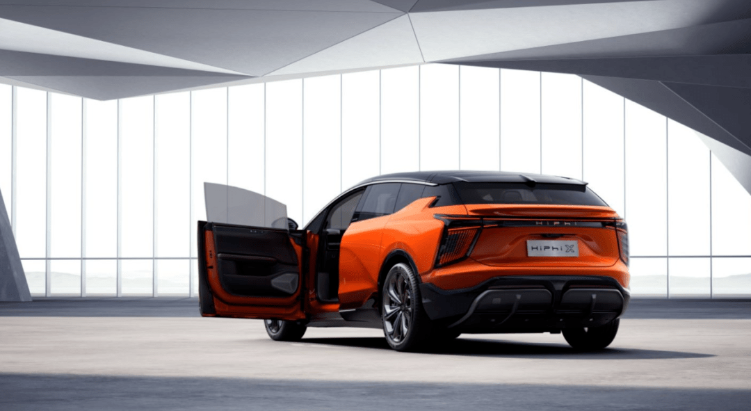 路知遥|为了让自己“年轻”一点，你都不知道车企们有多拼……