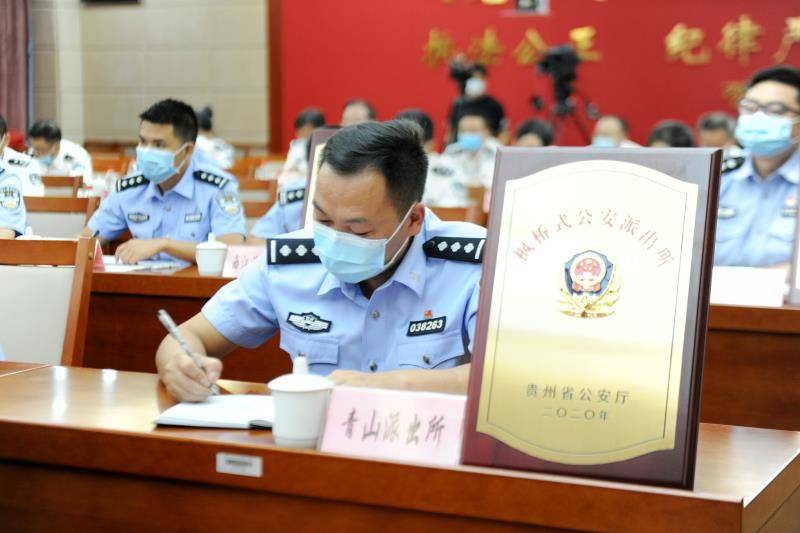 近3年贵州省4名民警荣获二级英雄模范以上荣誉称号