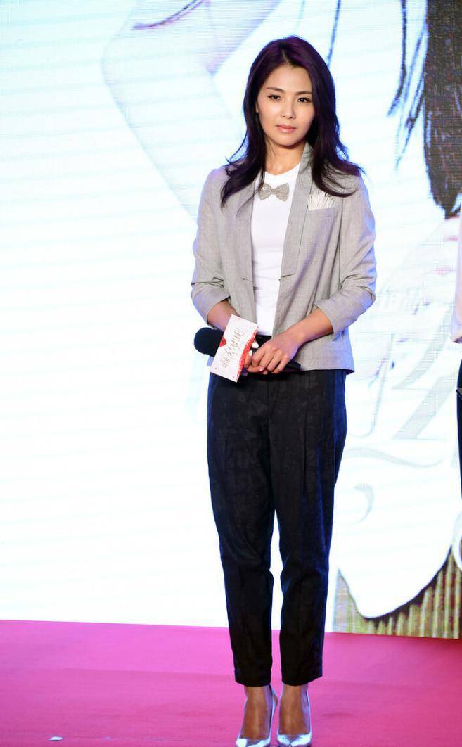 刘涛|刘涛和高圆圆罕见同框，同穿黑色裤子，却美出了不一样的效果