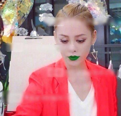 唇膏|宁静是豁出去了，紫色唇膏和眼影，想不成焦点都好难!